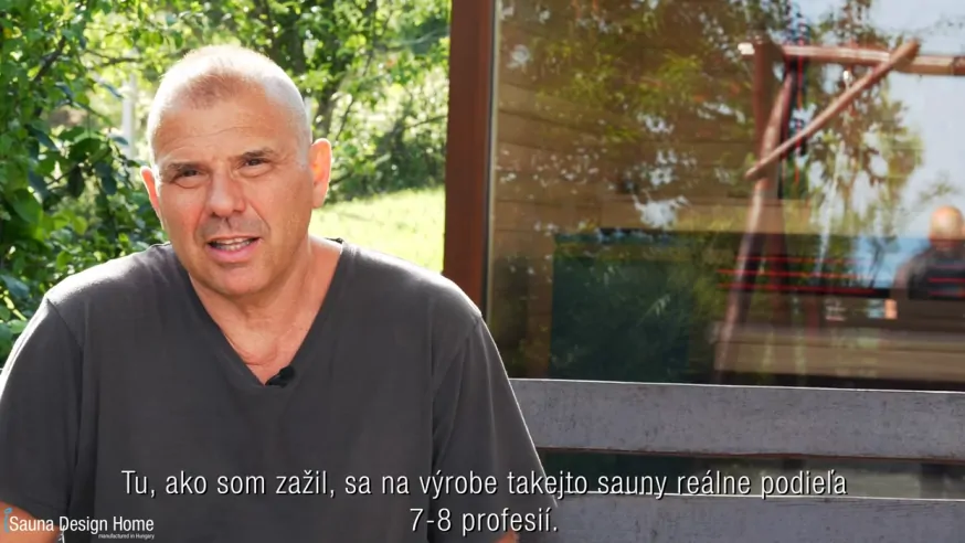 za kulisami